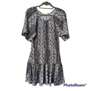 C & V Chelsea & Violet Snake Print Gray Dress Sz S